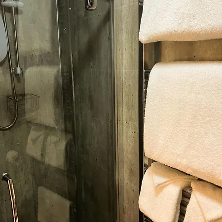 Maple Bank Country Braithwaite