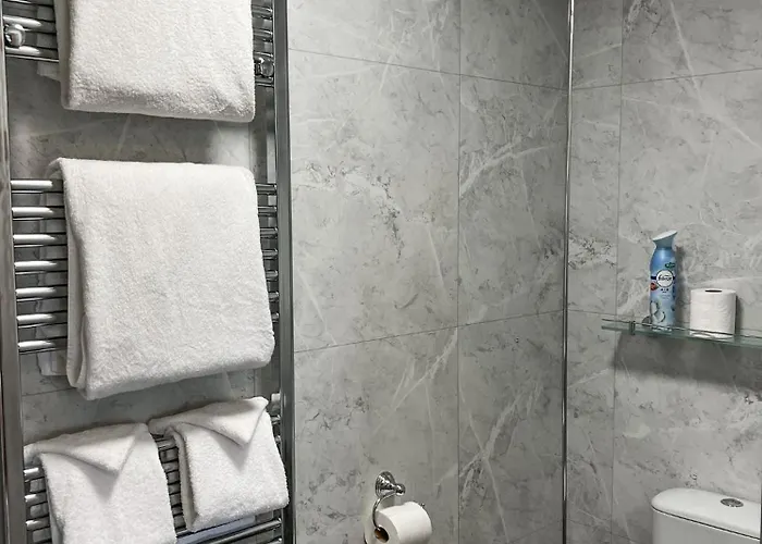 Maple Bank Country Braithwaite