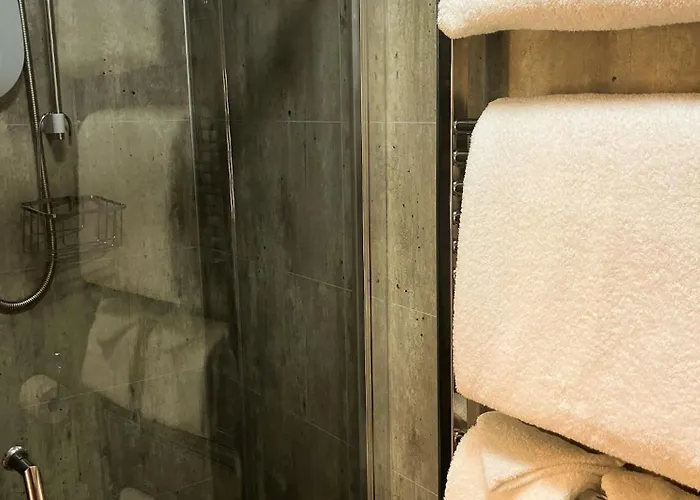 Maple Bank Country Braithwaite